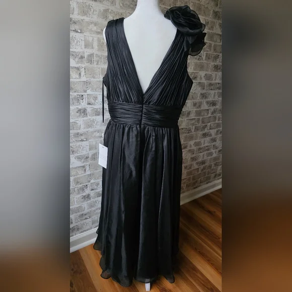 NWT Mac Duggal Plunging Ruffled Rosette A-Line Cocktail Dress Size 16 - Picture 10 of 15